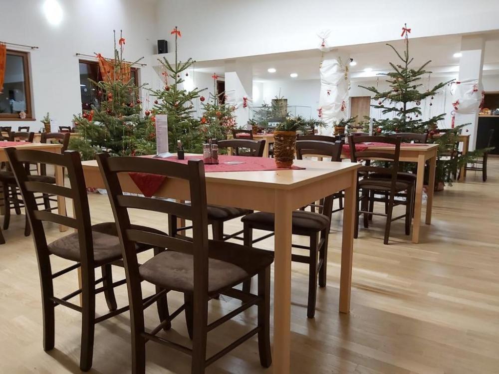 Pension A Restaurace U Sousedu Strazny Ngoại thất bức ảnh